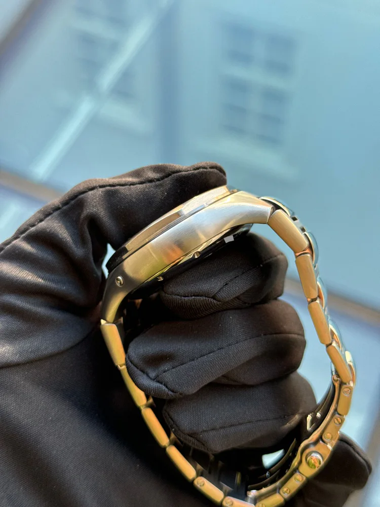 Girard Perregaux Laureato Evo3 box and papers ref. 8018